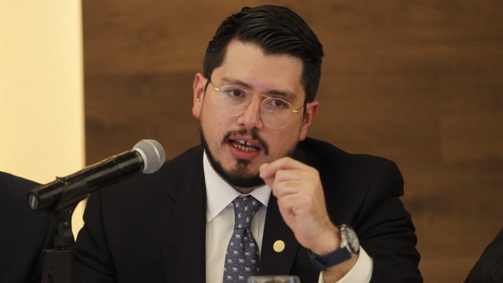 Carlos Martínez Velázquez1