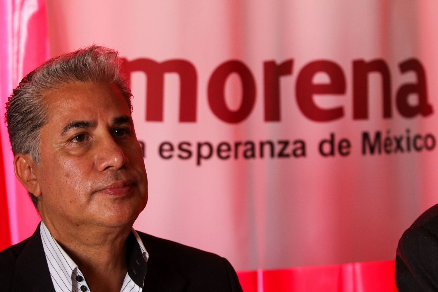 CIUDAD DE MÉXICO, 21NOVIEMBRE2019.- Alejandro Rojas Díaz-Durán, aspirante a la dirigencia nacional de Morena, ofreció conferencia de prensa par exponer su propuesta de cara al Congreso Nacional Extraordinario de Morena, con motivo del cambio de presidencia. Díaz-Durán manifestó que el partido no le pertenece a Yeidckol Polevsky ni a Bertha Luján, y que han violado derechos de los afiliados. FOTO: GALO CAÑAS /CUARTOSCURO.COM