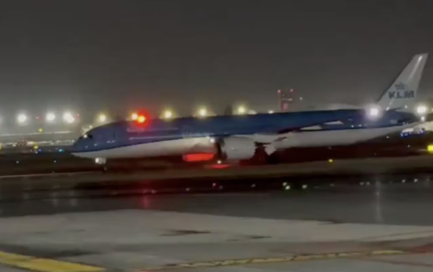 Aterrizaje de emergencia en AICM