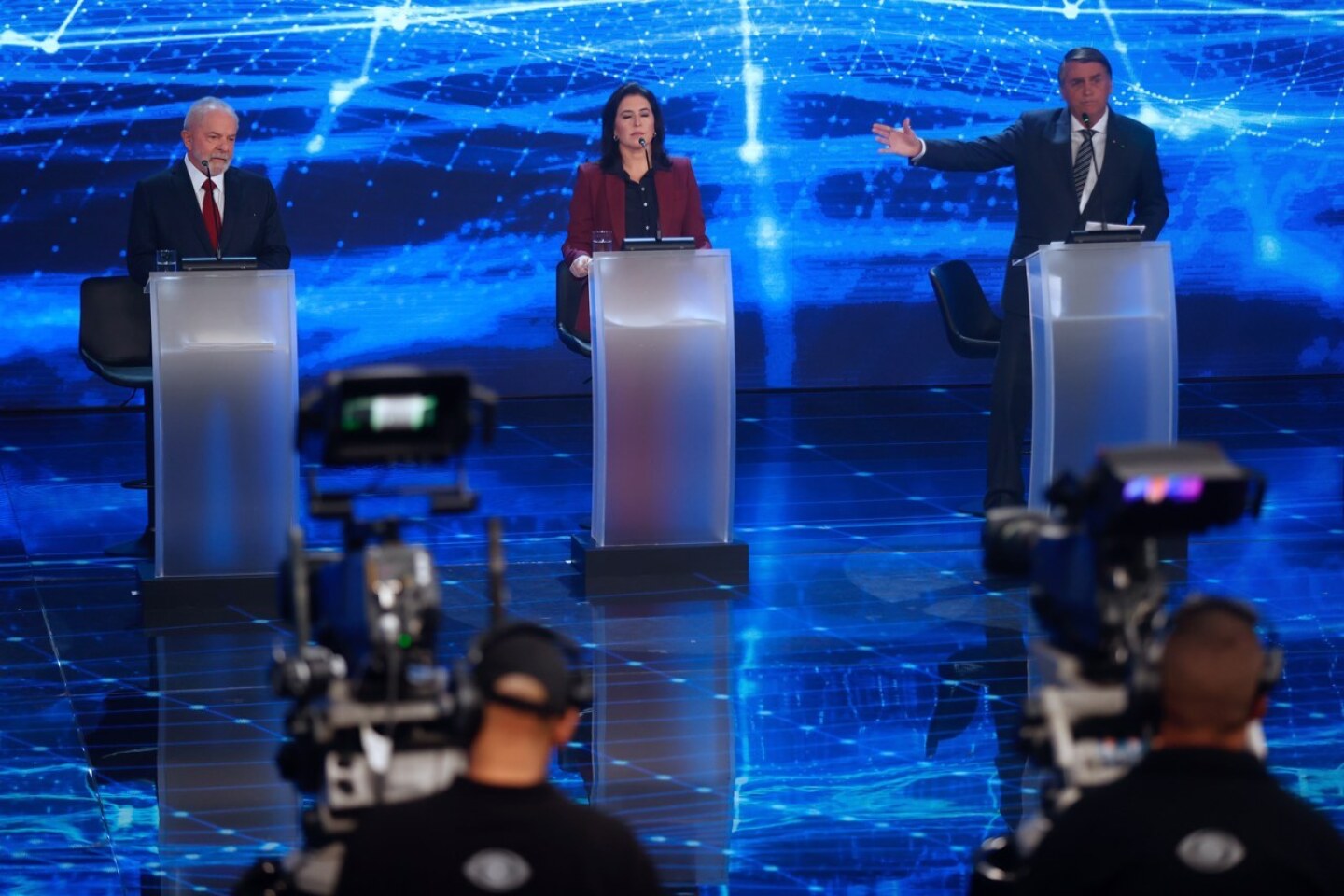 La corrupciÛn calienta el primer debate de la campaÒa en Brasil