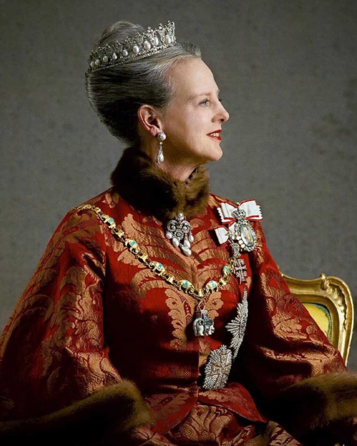 reina-margarita-abidcacion-dinamarca2-1025x1280