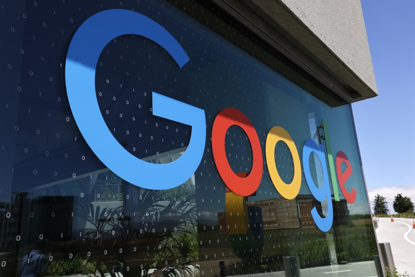 Canadá aprueba una ley que obligará a Facebook y Google a pagar a los medios