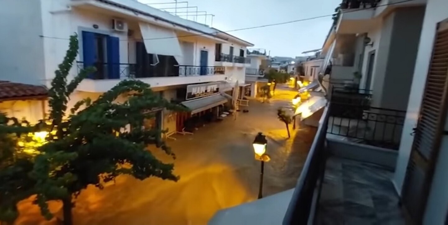 Turquía, Grecia y Bulgaria afectadas por mortales inundaciones repentinas . Foto: Screenshot The Guardian