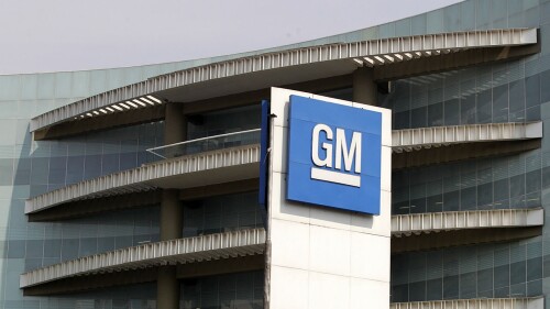 El sindicato del automóvil de EE.UU. critica a GM por invertir en una planta mexicana