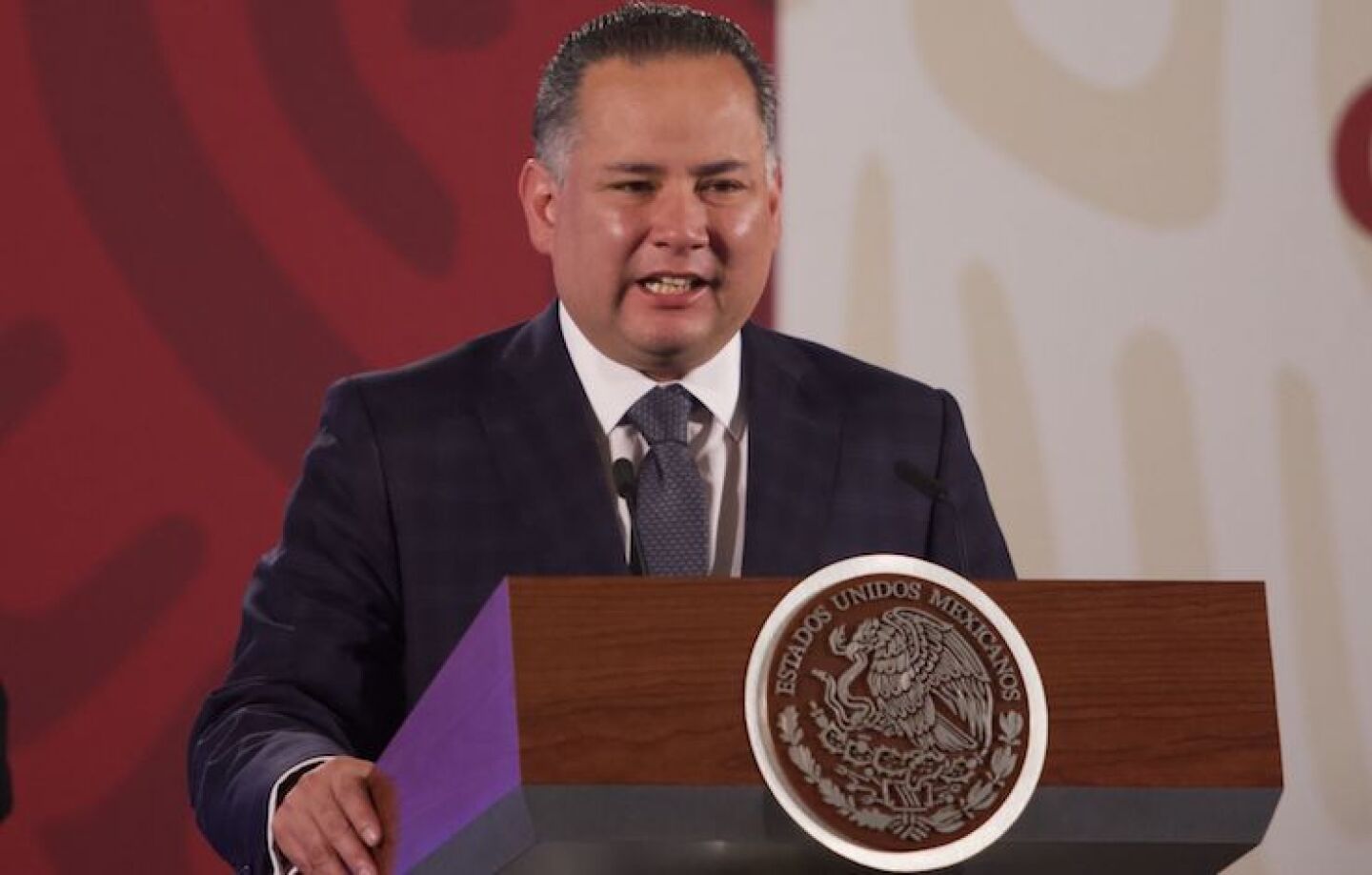 Santiago Nieto Castillo, titular de la Unidad de Inteligencia Financiera (UIF) durante conferencia de prensa en el Palacio Nacional