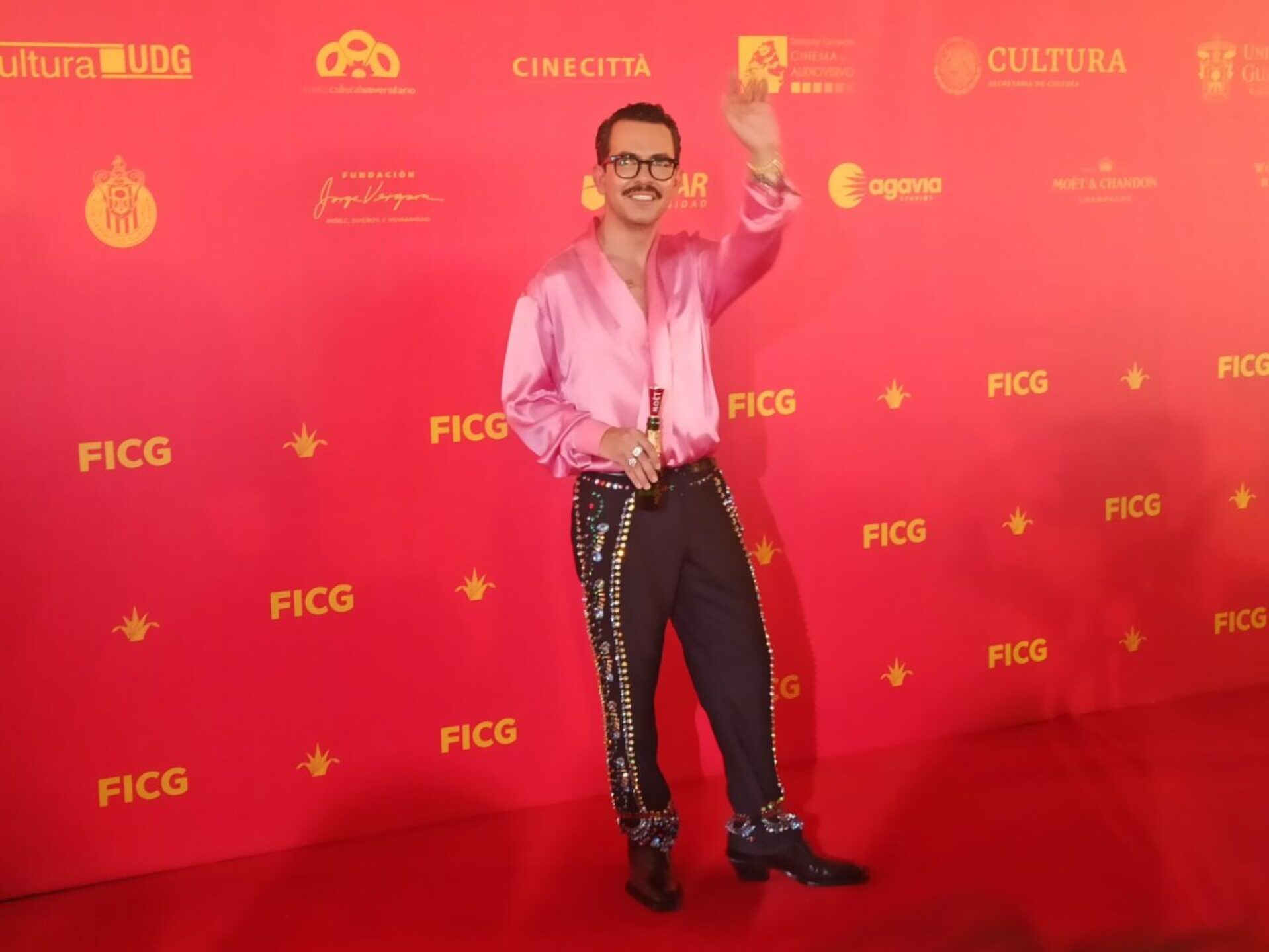 alfombra-roja-festival-cine-guadalajara-raul-padilla-2023-4-1280x961