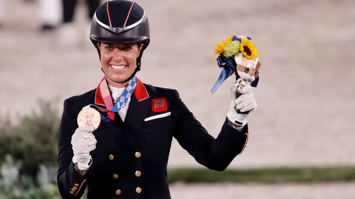 Charlotte Dujardin se retira de Paris 2024 por escandalo de maltrato animal