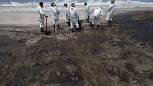 PERU-OIL-SPILL-CLEANUP