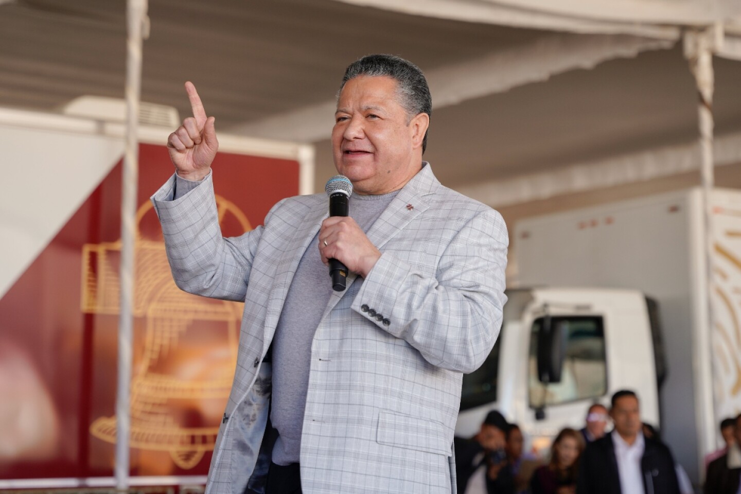 Julio_Menchaca_sufre_desmayo