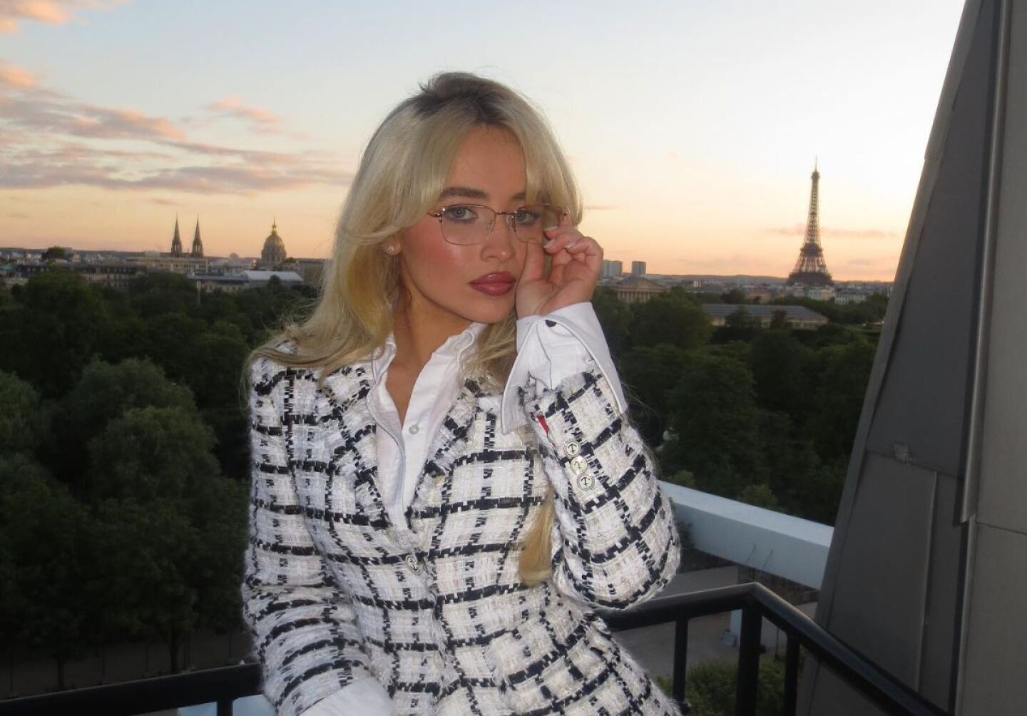 sabrina-carpenter-desfilo-en-vogue-world-2024