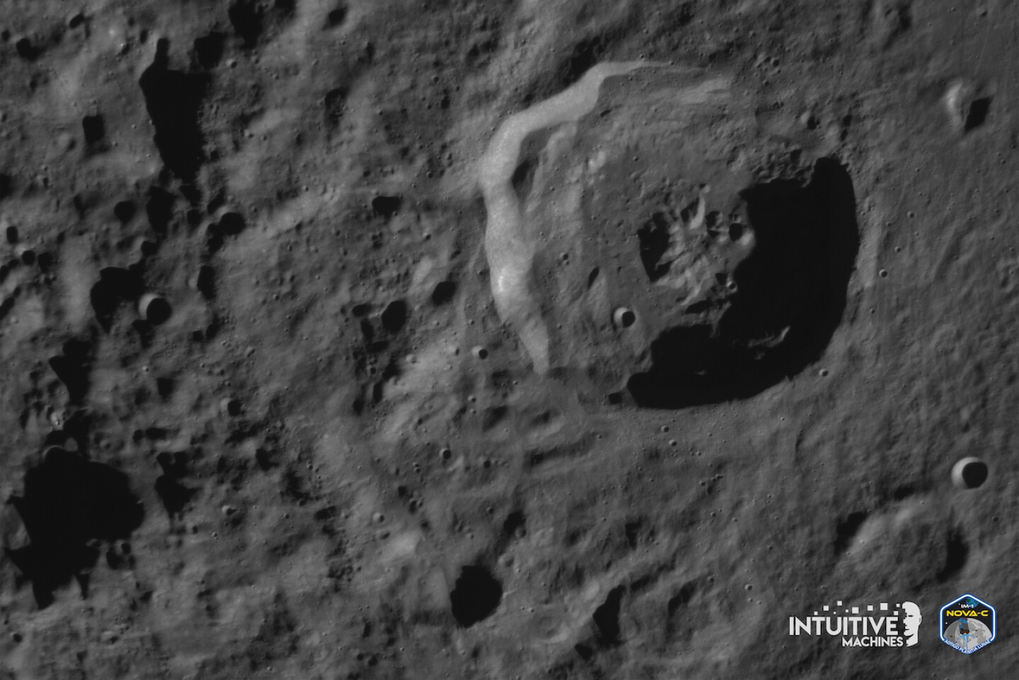 Odiseo toma una foto de la Luna previo a su histÛrico alunizaje de este jueves