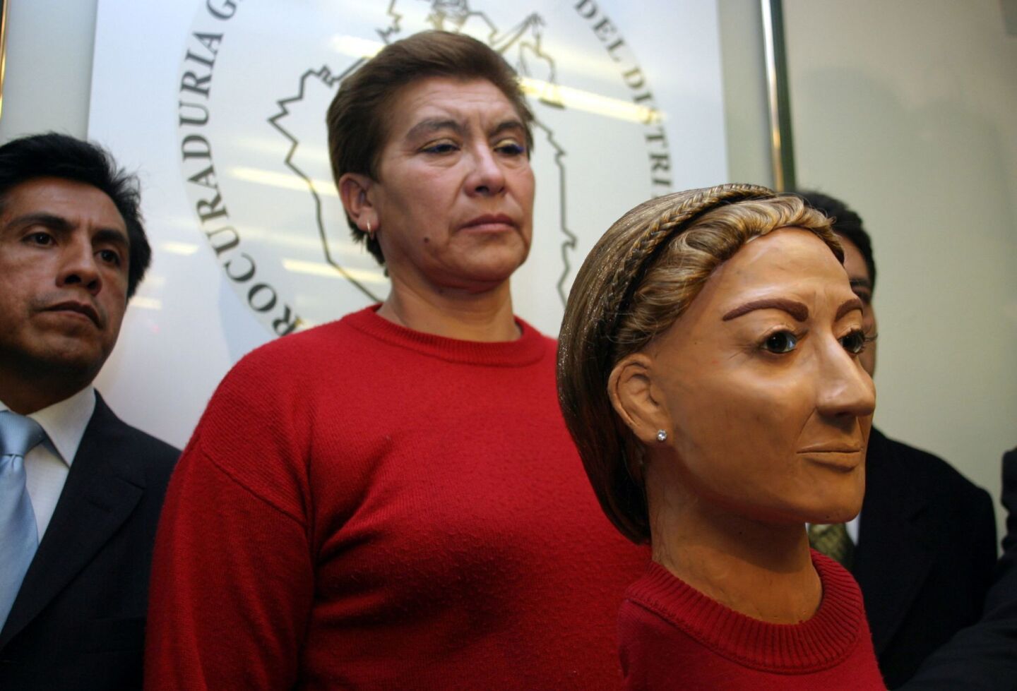 MEXICO, DF 25 ENERO 2006.-Fue presentada a Juana Barraza, alias "La Mataviejitas" que fue detenida por elementos de la Secretaria de Seguridad Publica, en la colonia Moctezuma primera sección en la delegación Venustiano Carranza.FOTO: Leonardo Casas/CUARTOSCURO.COM