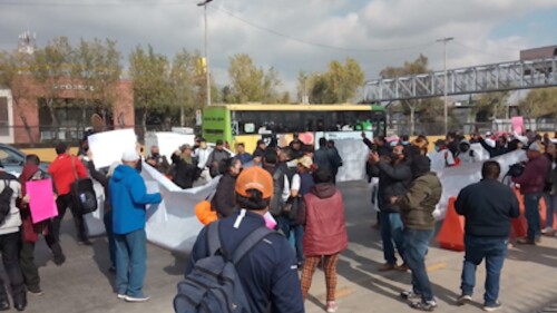 bloqueo-en-circuito-interior-protestan-por-creditos-del-issste