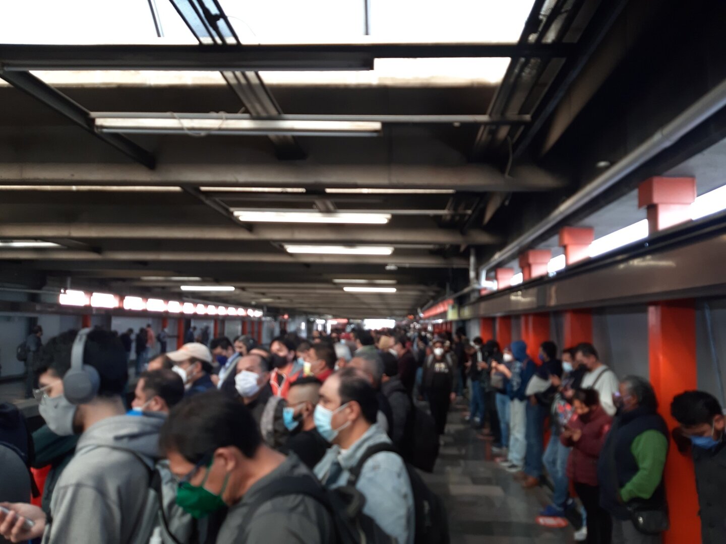 Otra vez, Línea 9 del Metro registra fallas