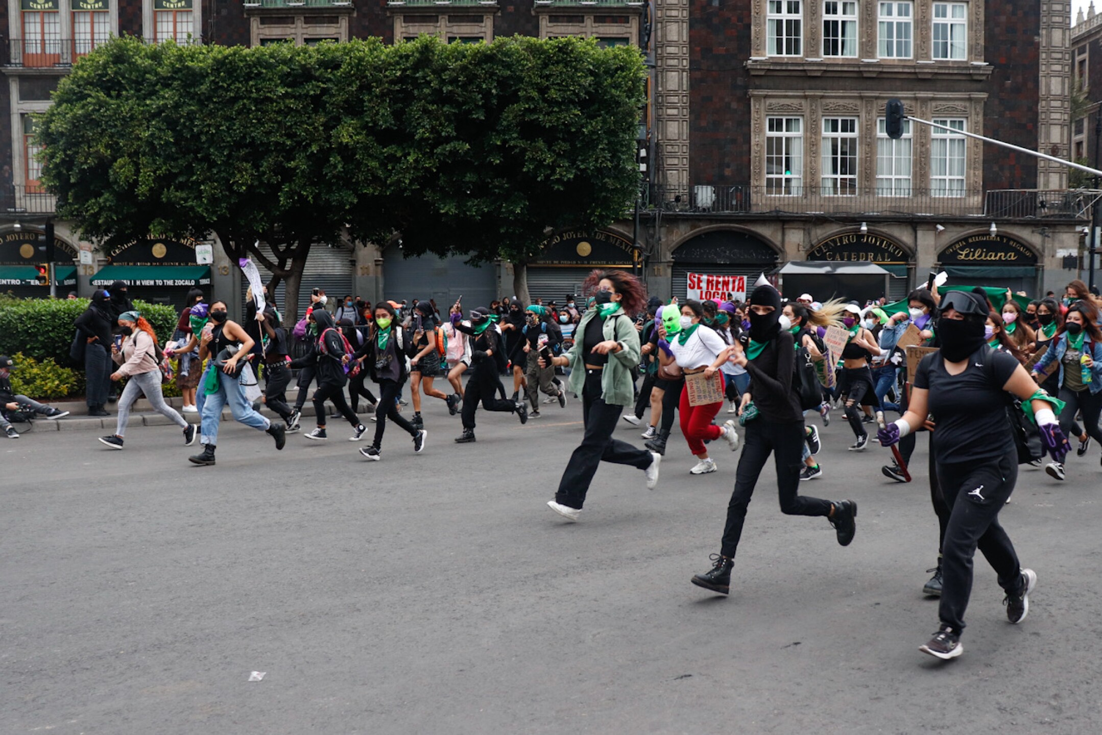 4E85A9D7-EADB-450A-8765-332A0A5972AF