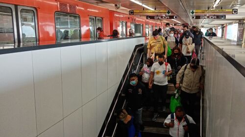 Tras caos, reanudan servicio en estaciones de L9 del Metro