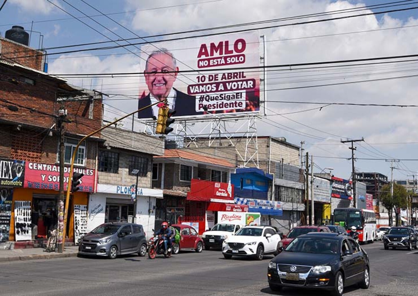 Espectaculares en apoyo al presidente Andrés Manuel López Obrador a unas semanas de realizarse la consulta de revocación de mandato en el Valle de Toluca.