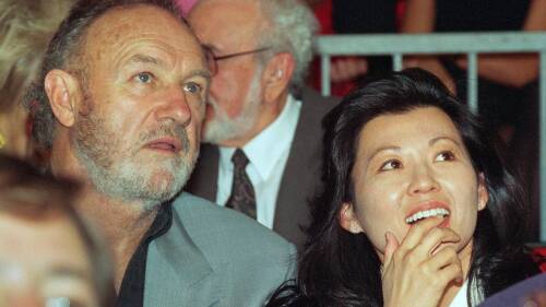 Gene-Hackman-y-su-esposa.jpg