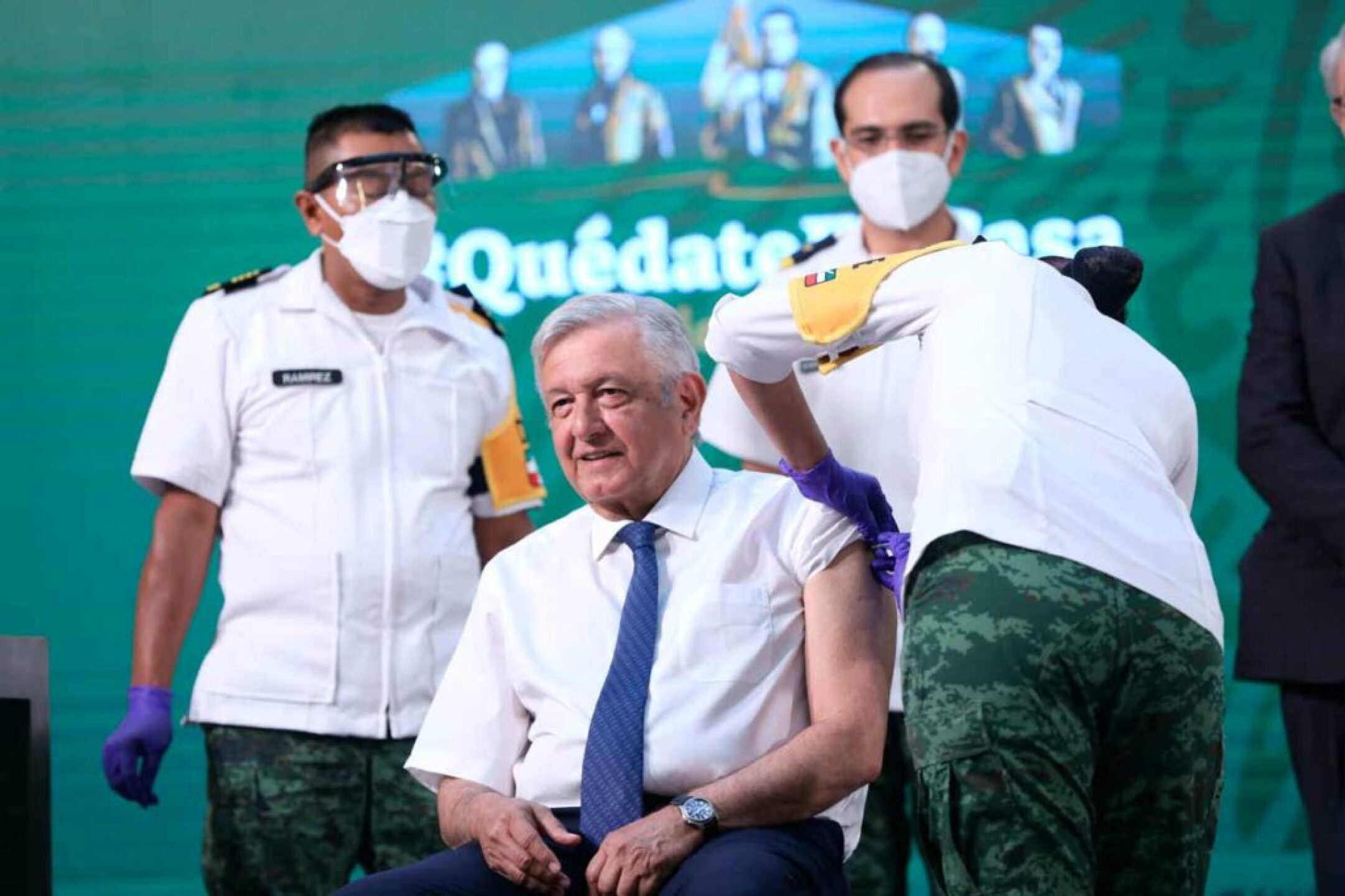 Vacuna-AMLO.-2jpg-1024x682