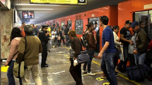 Metro registra fallas y retrasos este martes