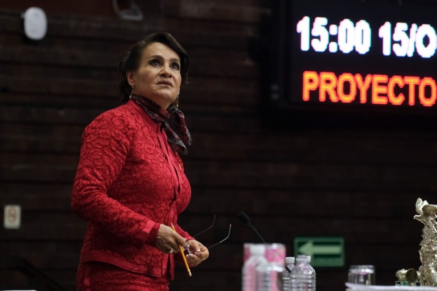 CIUDAD DE MÉXICO, 15OCTUBRE2019.- Dolores Padierna, vicepresidenta de la mesa directiva en la Cámara de Diputados, durante la aprobación Ley Federal contra la Delincuencia Organizada, conocida como "La Ley de Antifactureros", la cual se realizócon 318 votos a favor, 121 votos en contra y 3 abstinencias en lo general y en lo particular. Se llevó a cabo en el pleno de la Cámara de Diputados.FOTO: GRACIELA LÓPEZ /CUARTOSCURO.COM