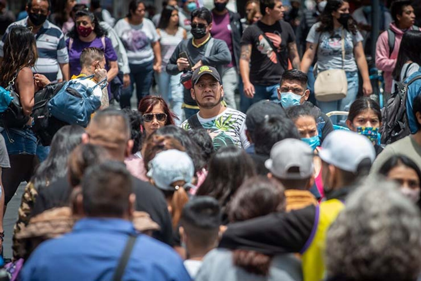 De acuerdo a los datos de la Secretaría de Salud los casos activos de Covid-19 han incrementaron a un 27 por ciento, indicando que uno de los principales factores es el relajamiento de las medidas sanitarias por parte de personas entre 18 a 29 años para