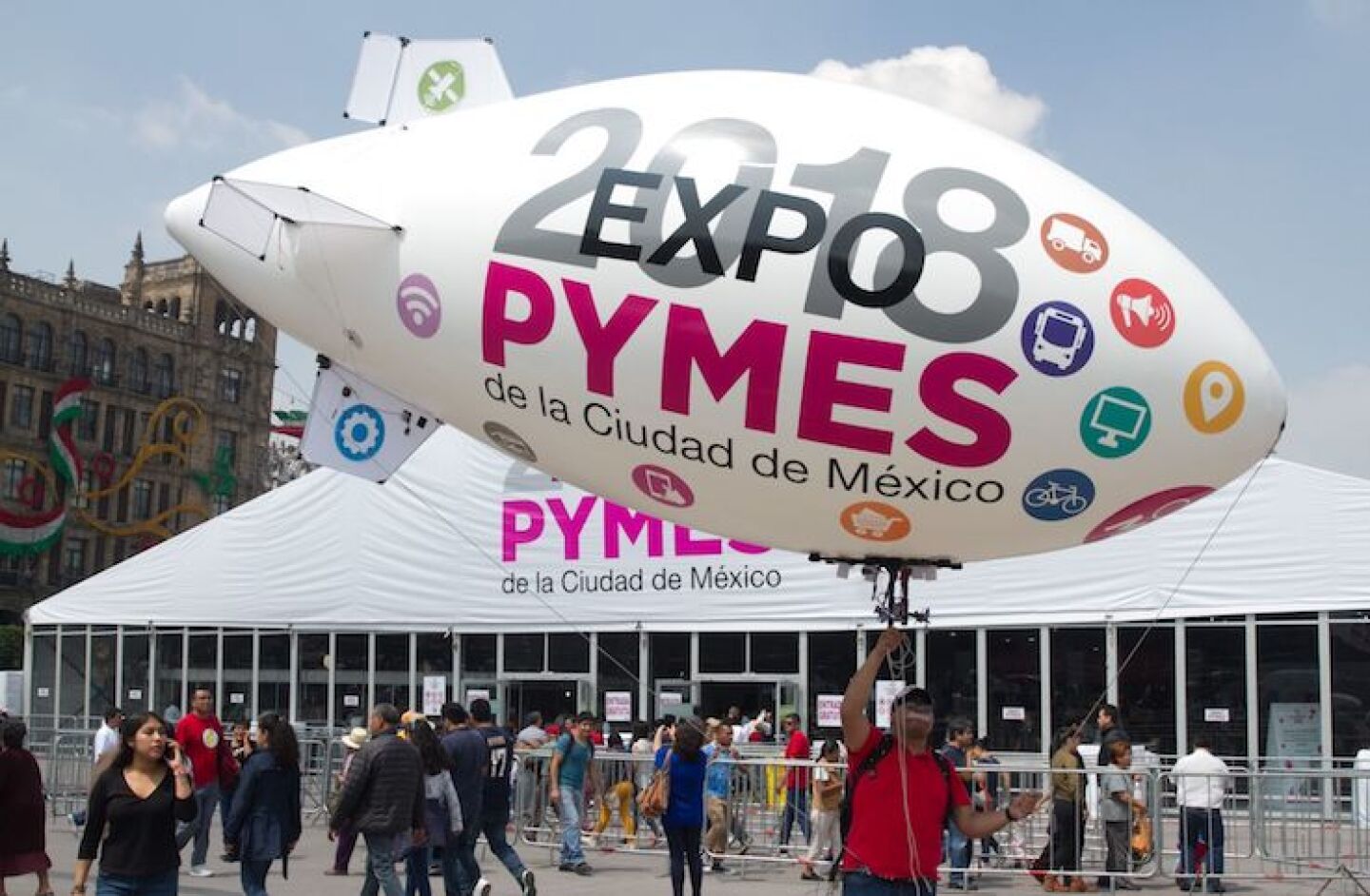 CIUDAD DE MÉXICO, 09SEPTIEMBRE2018.- En el zócalo se lleva a cabo la Expo Pymes 2018. El evento de vinculación empresarial más importante de la Ciudad de México, en el que micro, pequeñas y medianas empresas encontrarán programas de apoyo, instituciones públicas, grandes empresas, servicios financieros y de consultoría especializadas en el sector. FOTO: MOISÉS PABLO /CUARTOSUCRO.COM