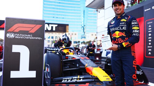 checo-perez-gana-la-carrera-sprint
