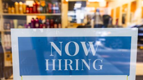 La creación de empleo se ralentiza en EE.UU. aunque la tasa de paro vuelve a bajar