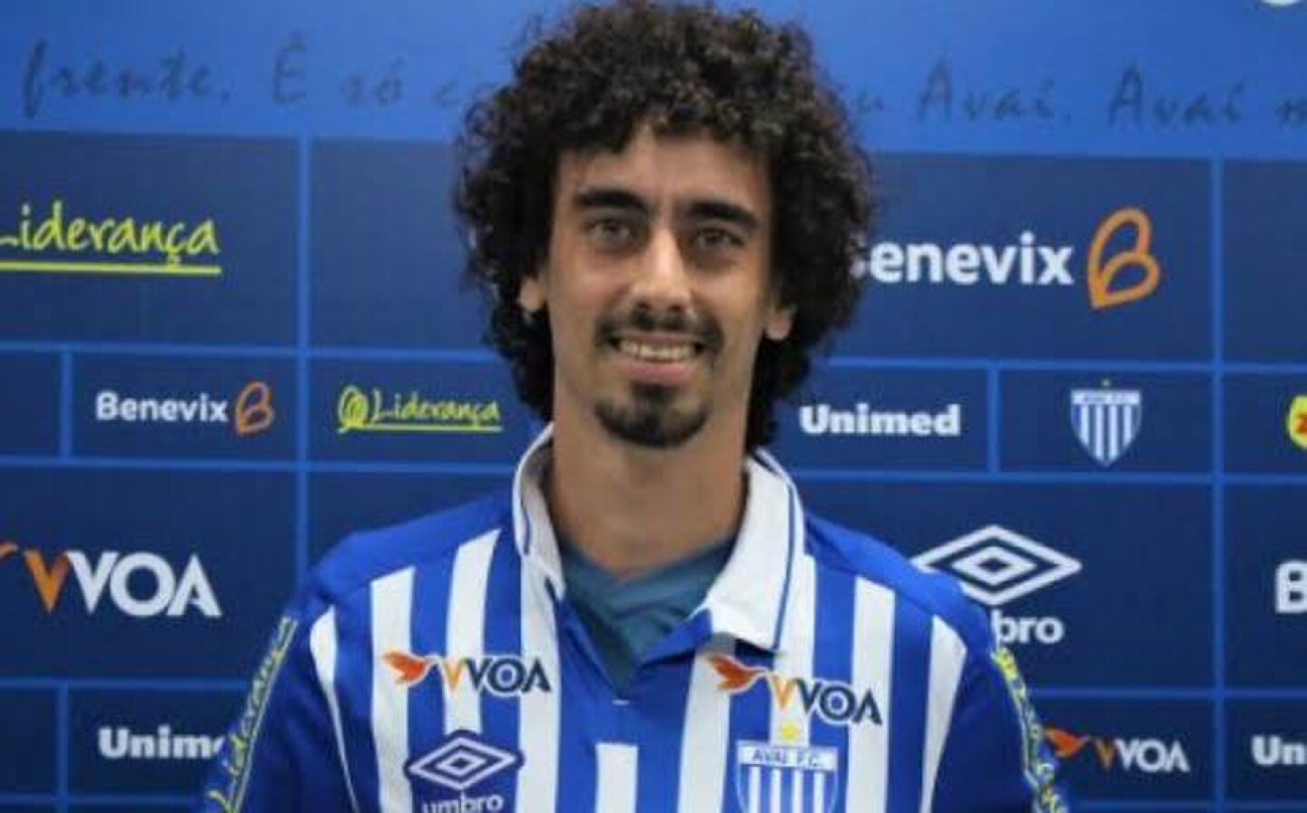 futbolista-abandona-partido-avisado-positivo_0_10_615_382