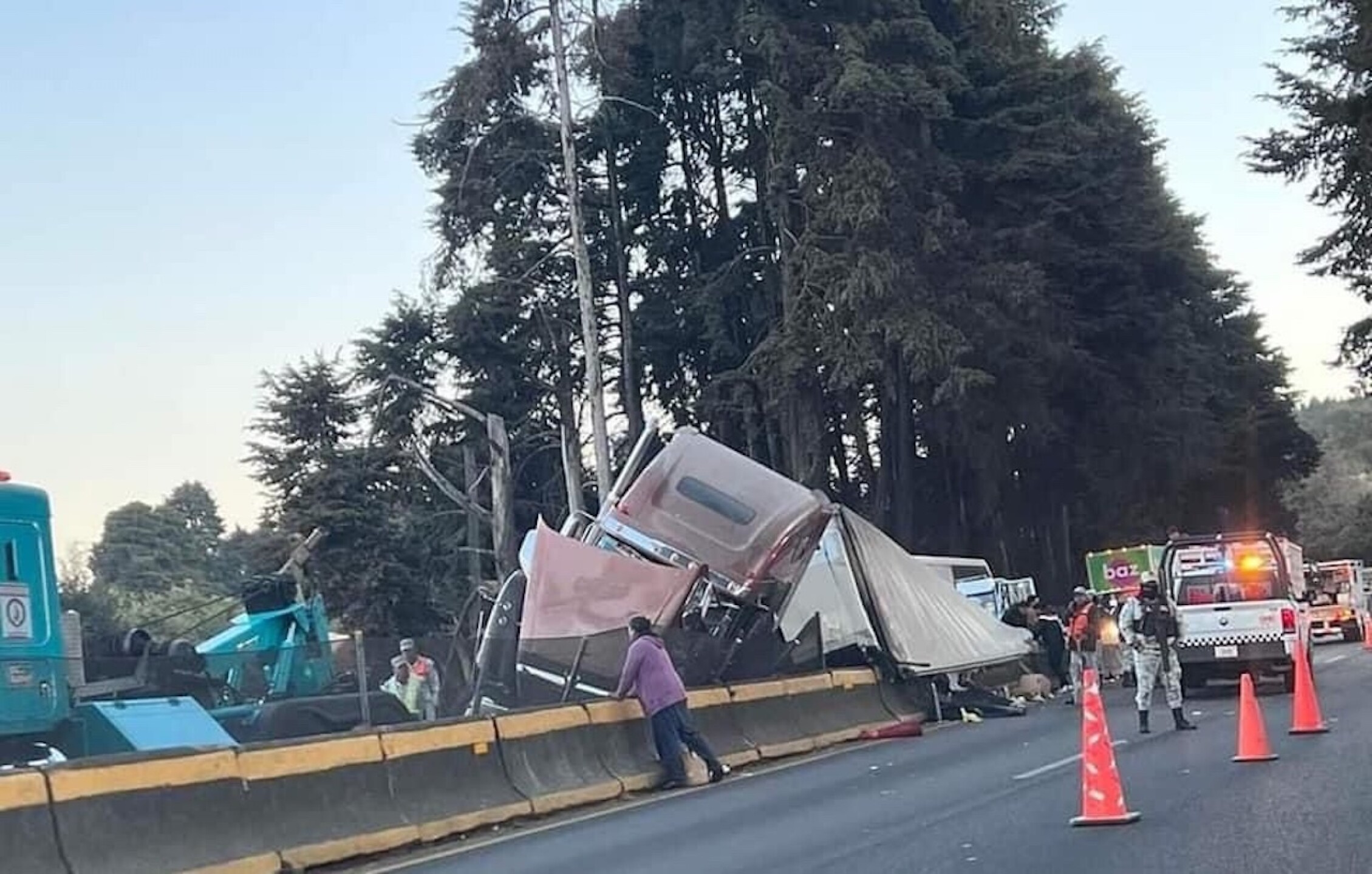 accidente-mexico-cuernavaca-trailer
