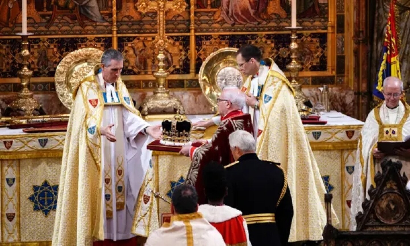 carlos-iii-coronacion-coronado