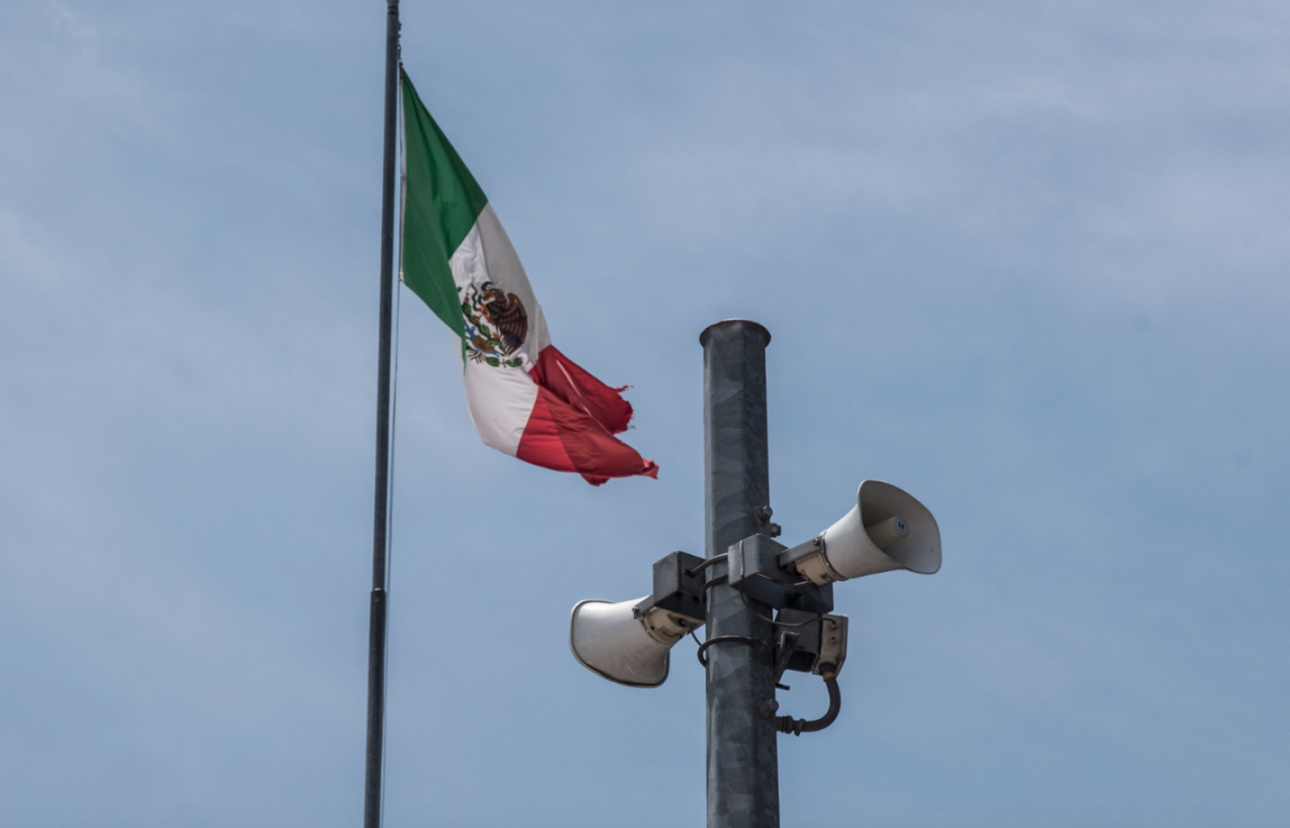 Altavoces alerta sismica