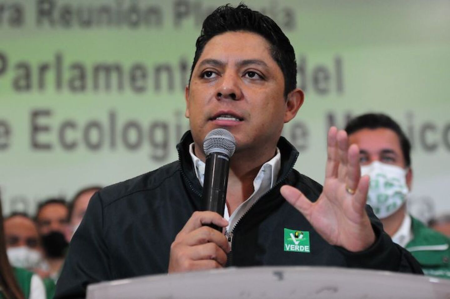 Ricardo Gallardo, gobernador electo de San Luis Potosí, durante su participación en la conferencia.