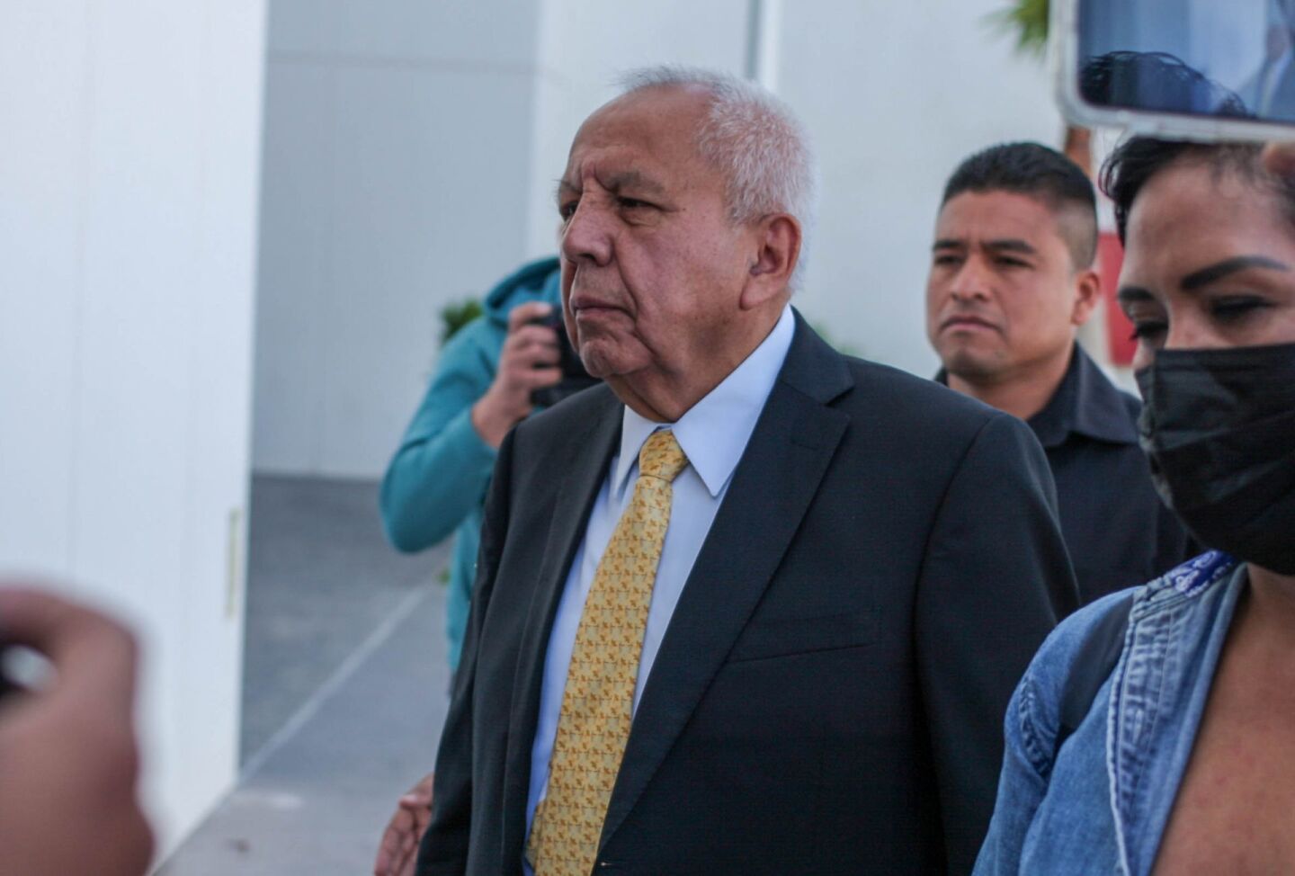Francisco Garduño, comisionado del Instituto Nacional de Migración, arribó a la audiencia en el Poder Judicial de la Federación, por la muerte de 40 migrantes en el incendio ocurrido en las instalaciones del INM el pasado 27 de marzo.