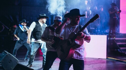 grupo-frontera-amlo-zocalo