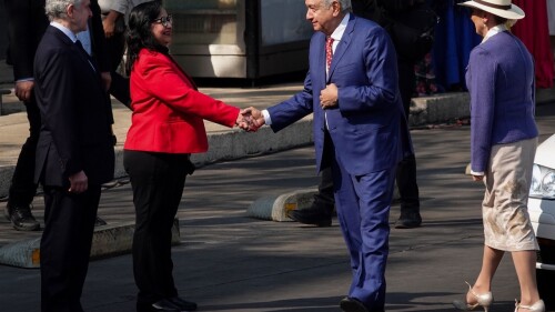 amlo-critica-quema-de-figura-alusiva-a-norma-pina-eso-es-de-conservadores