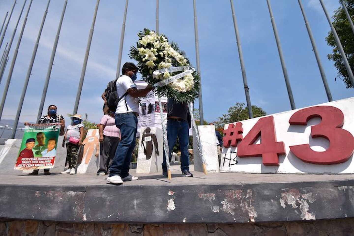 Chilpancingo Ofrenda Ayotzinapa-1.jpg