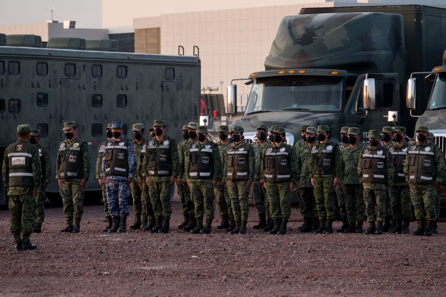 Durante las primeras horas del día, el primer convoy de ingenieros militares que participaron en la construcción del Aeropuerto Internacional Felipe Ángeles (AIFA) salieron de la Base Aérea Militar No.1 de Santa Lucía con dirección al sureste para continuar la construcción del Tren Maya.