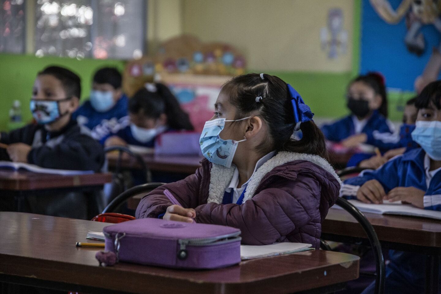 Miles de estudiantes regresan a clases presenciales en Baja California