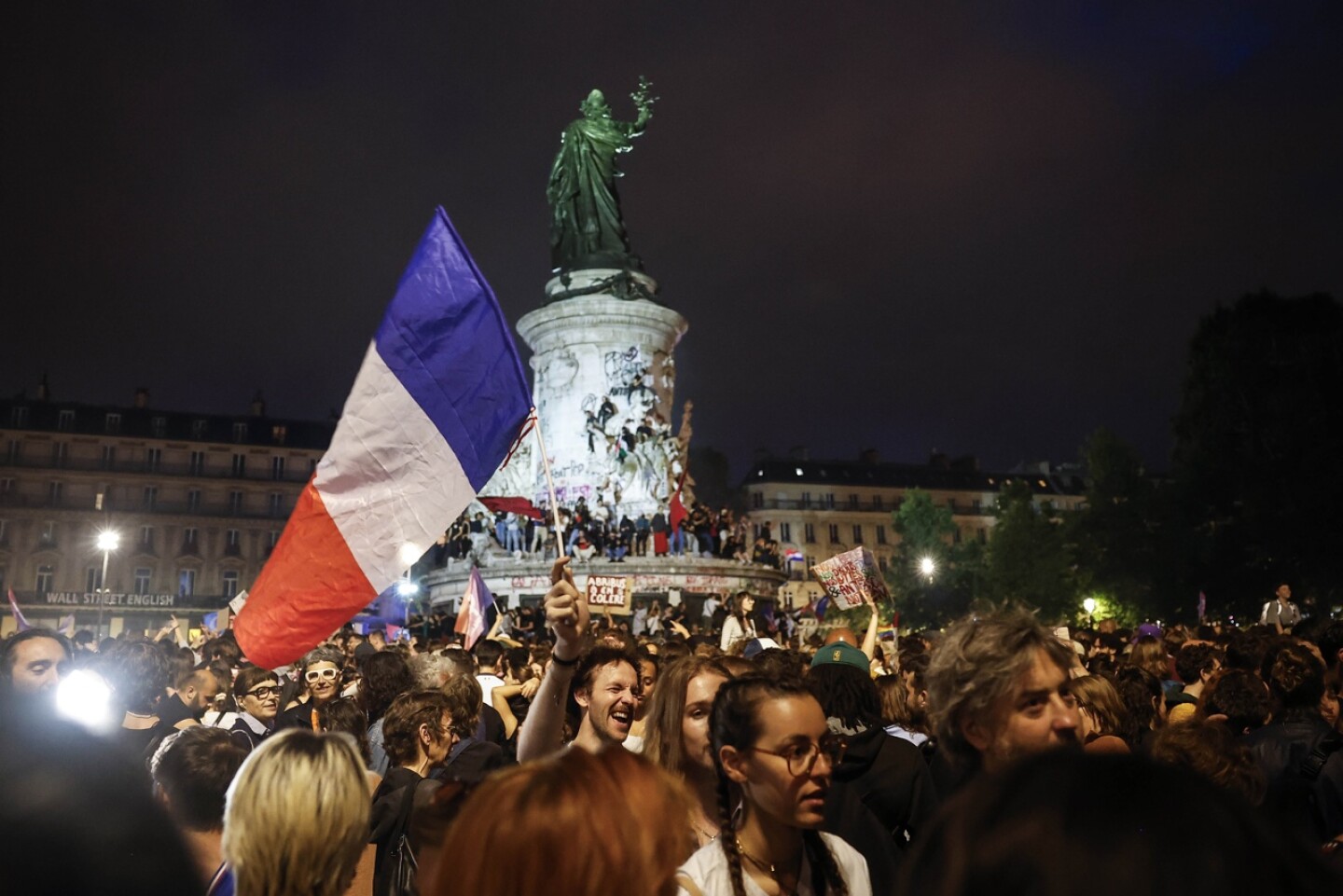 Francia enfrenta un futuro político incierto con un parlamento dividido en estas elecciones.