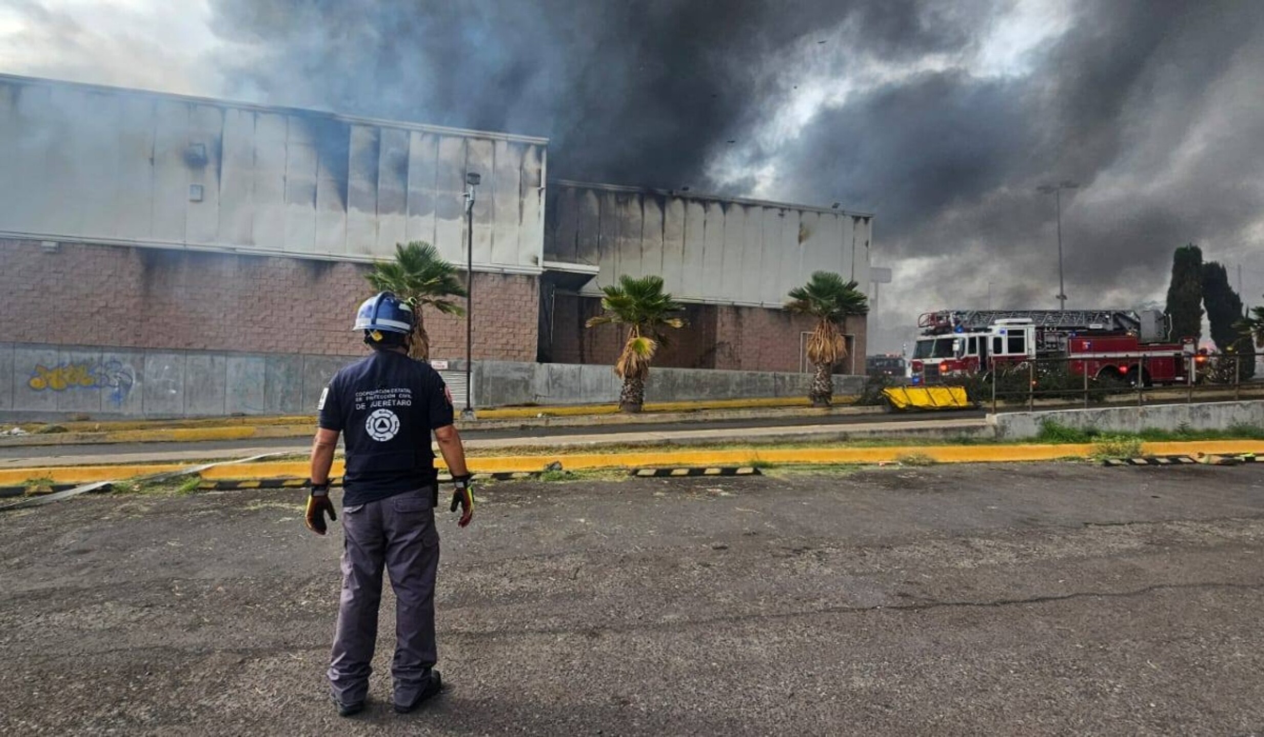 incendio office depot querétaro.jpg
