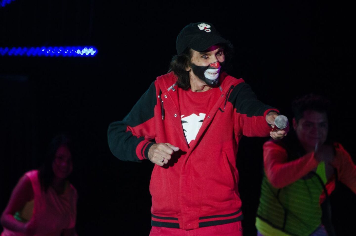 MÉXICO, D.F., 21MARZO2015.- Cepillín festejó sus 45 años de carrera artística con una temporada de shows en el Teatro Blanquita. Niños de todas las edades, acompañados por sus padres, participaron en el show en vivo y realizaron diversas dinámicas en el escenario. FOTO: MARÍA JOSÉ MARTÍNEZ /CUARTOSCURO.COM