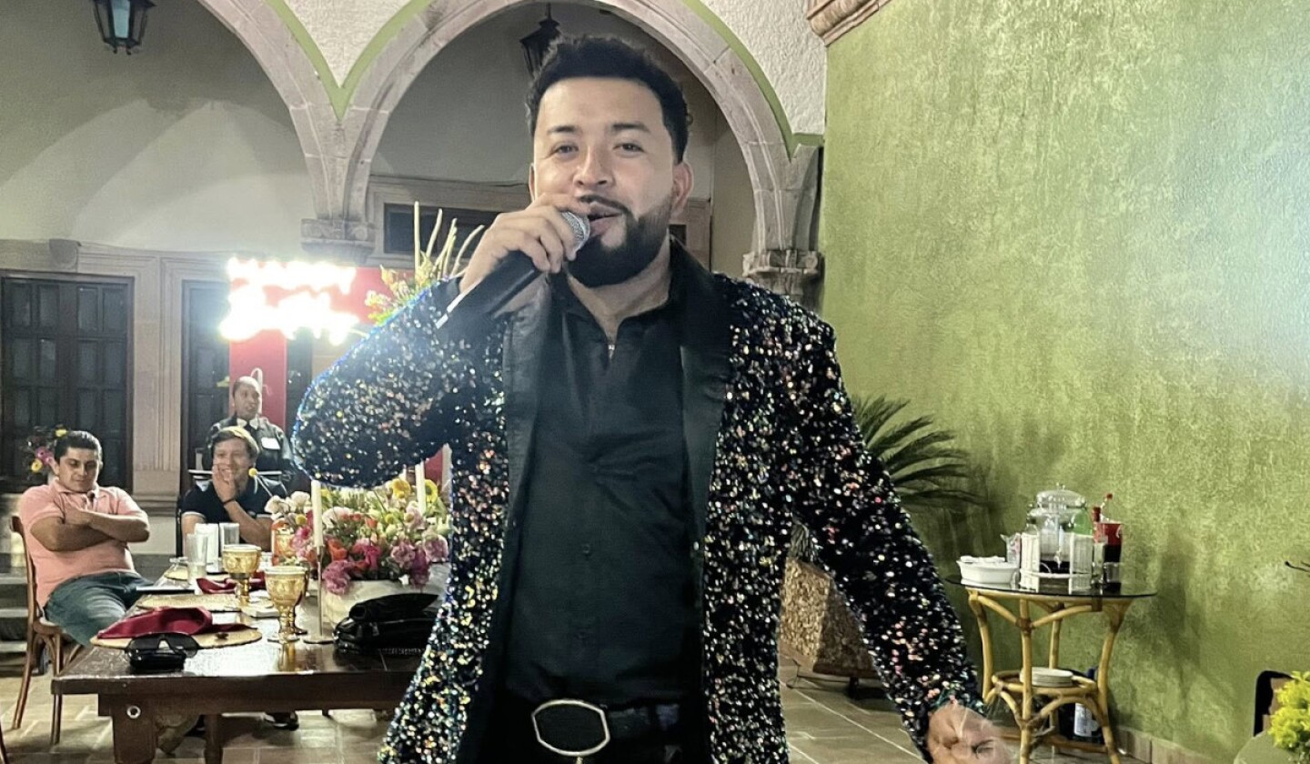 el bocho dorado abasolo.jpg