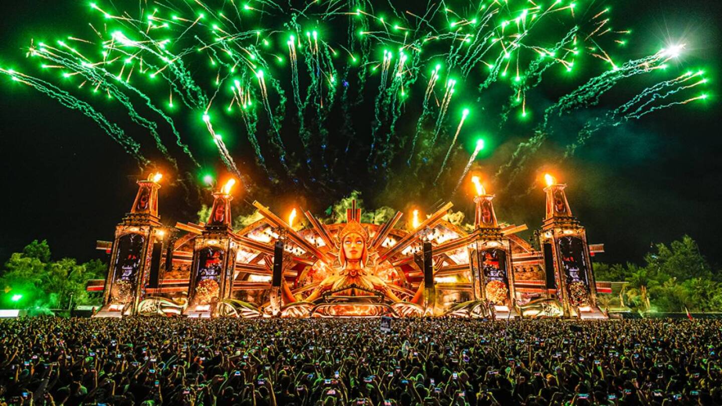 EDC Mexico dos equis stage(1)