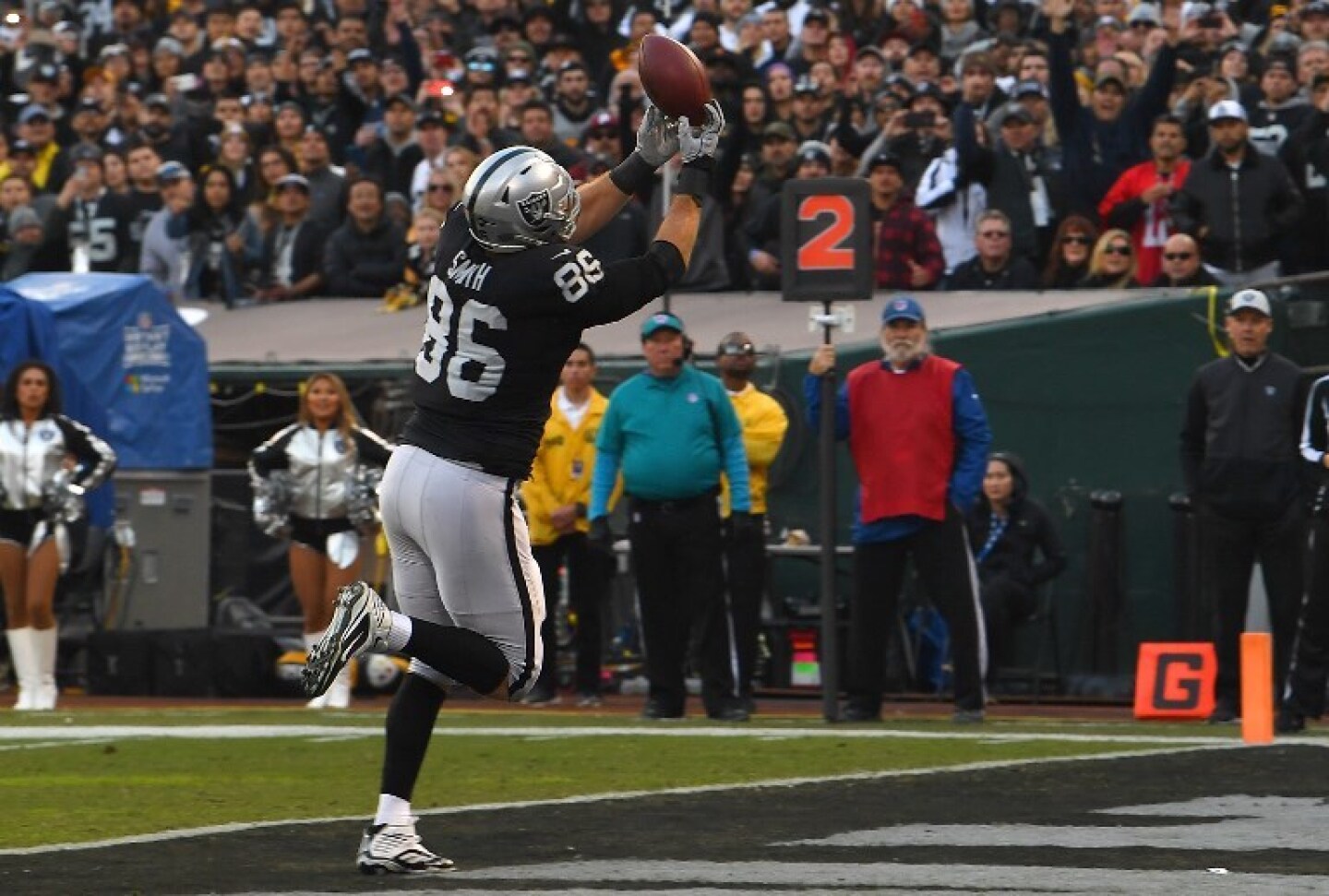 Pittsburgh Steelers v Oakland Raiders