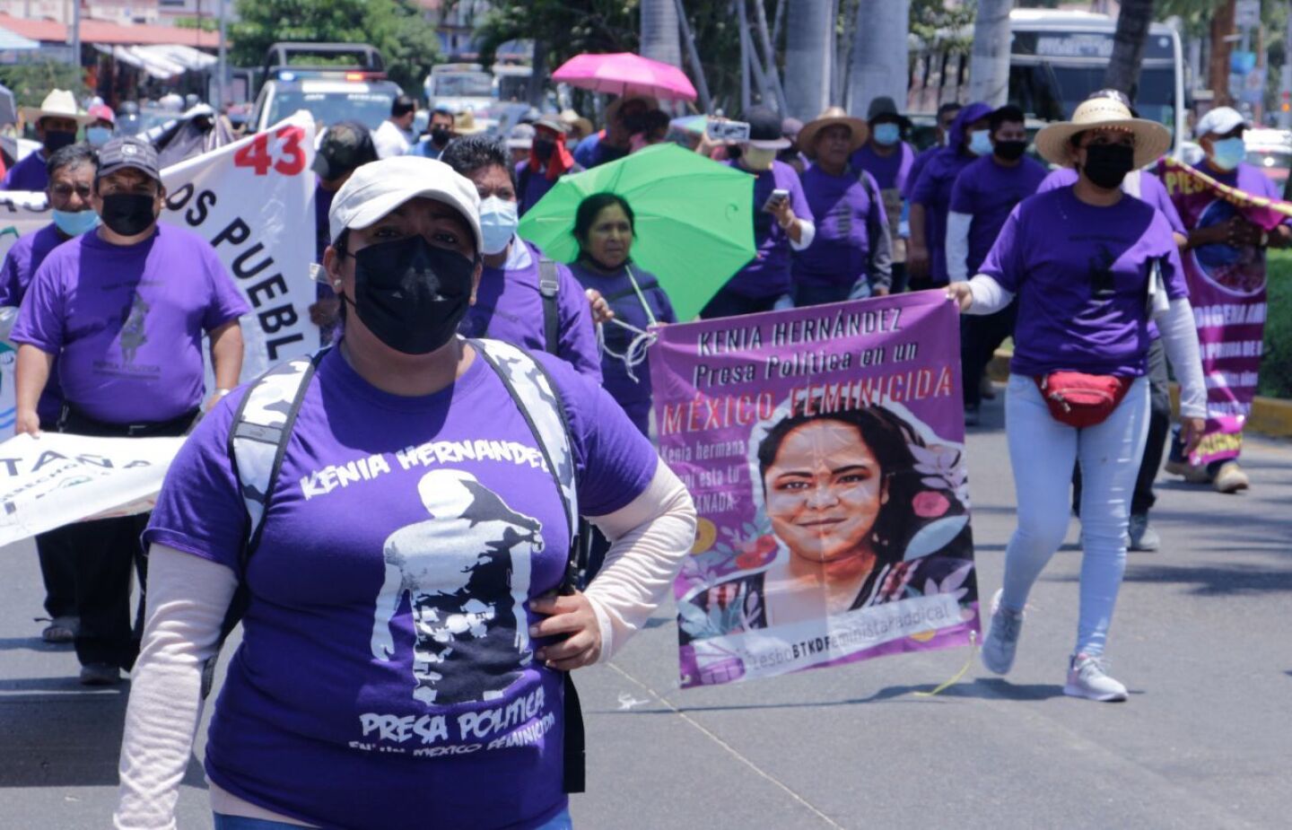 Organizaciones marcharon por la liberación de Kenia Hernández, quien esta presa por daños a una caseta de cobro en el Estado de México.