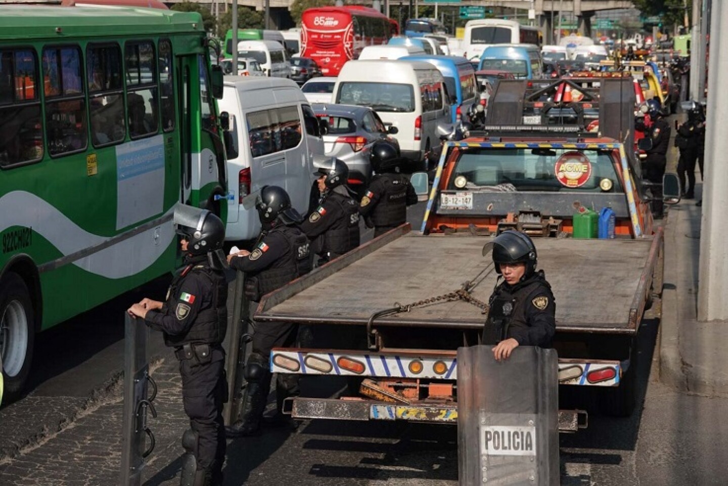 Bloqueo SSC transportistas grúas Av Zaragoza