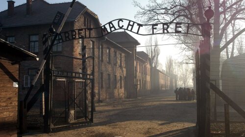 El Museo de Auschwitz protesta contra un puesto de helados cerca de su puerta