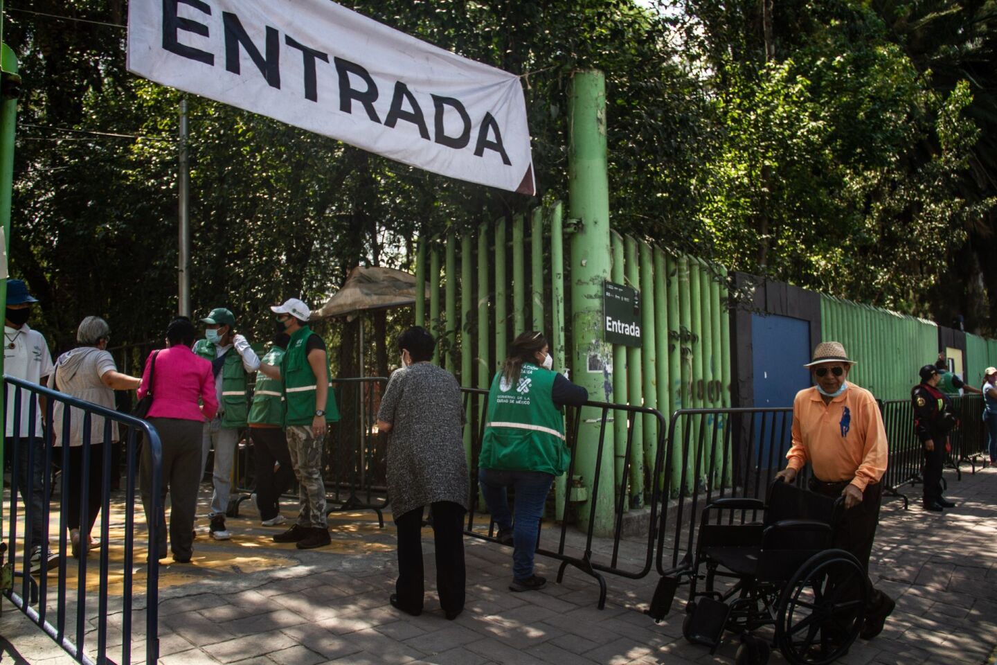 Arranca vacunación para adultos de 40 a 49 años en Xochimilco